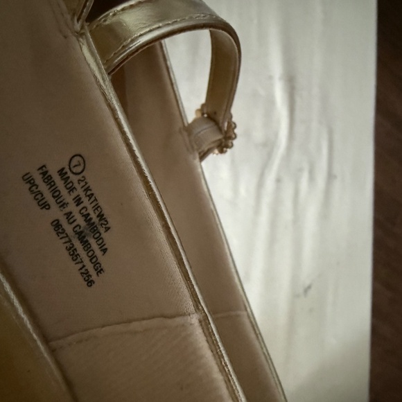 Gold flats - Picture 4 of 5